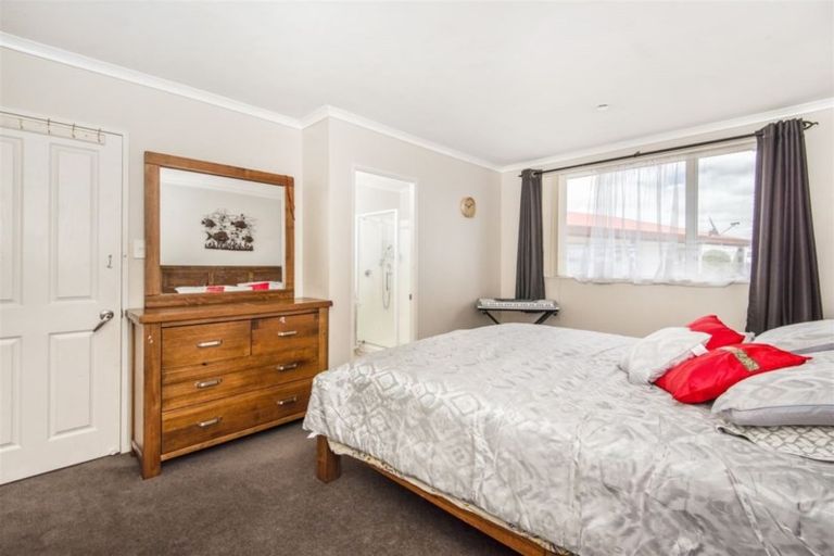 Photo of property in 75 Heathdale Crescent, Papakura, 2110