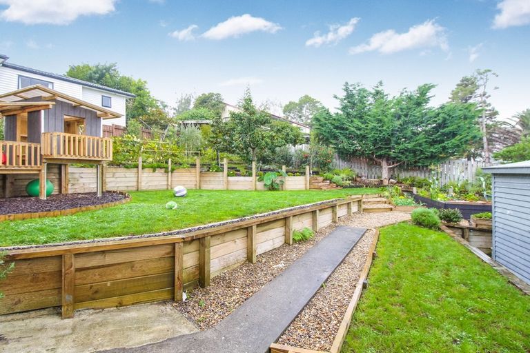 Photo of property in 19 Magdalen Place, West Harbour, Auckland, 0618