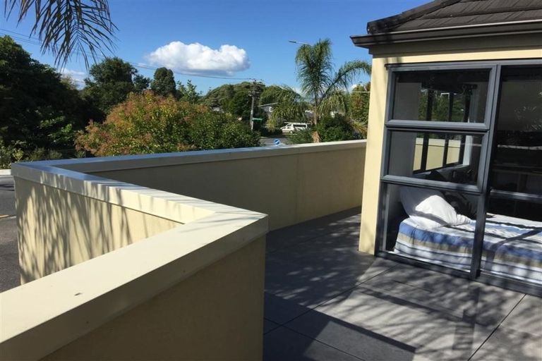 Photo of property in 40 Lyons Avenue, Murrays Bay, Auckland, 0630