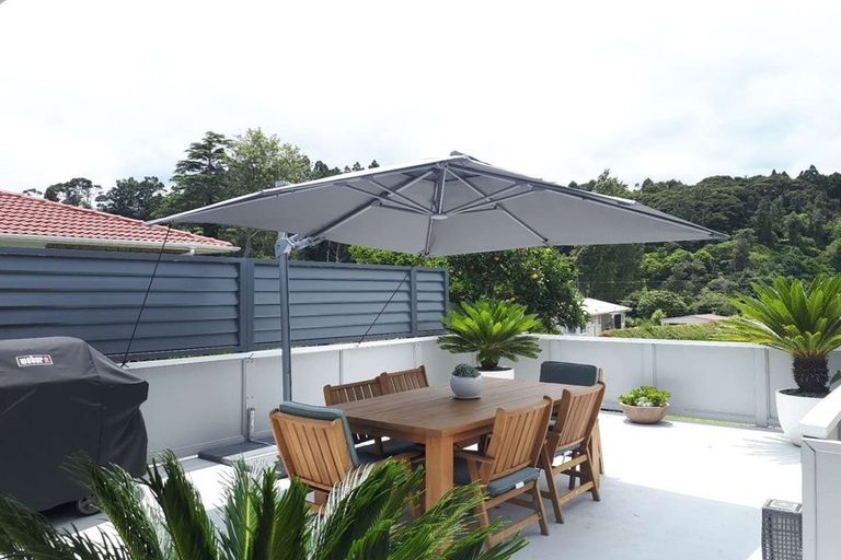 Photo of property in 15 Lowtherhurst Road, Massey, Auckland, 0614