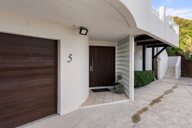 Photo of property in 5 Rangiuru Road, Mahina Bay, Lower Hutt, 5013