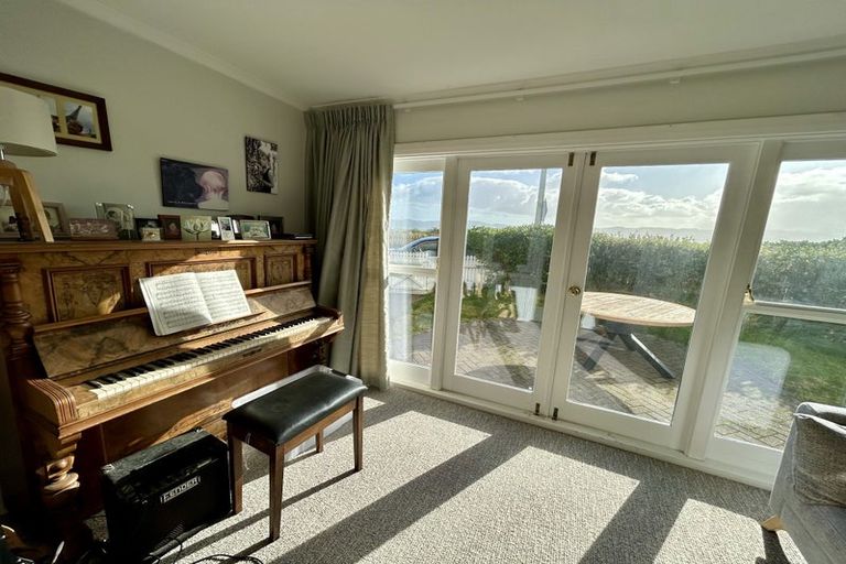 Photo of property in 13 Marine Parade, Eastbourne, Lower Hutt, 5013