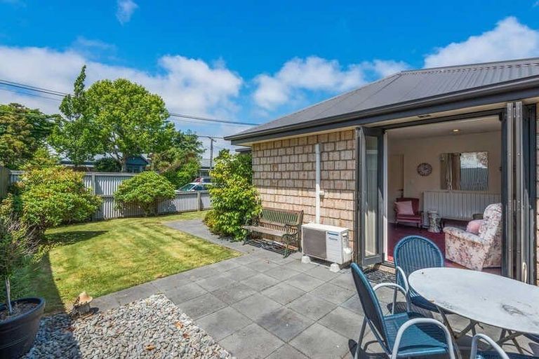 Photo of property in 65 Cleveland Street, Edgeware, Christchurch, 8013