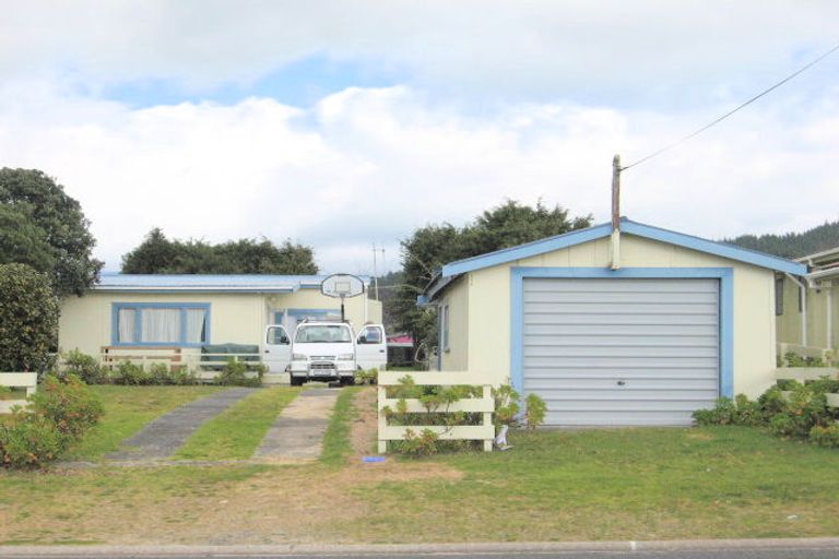 Photo of property in 113 Ocean Road, Whangamata, 3620