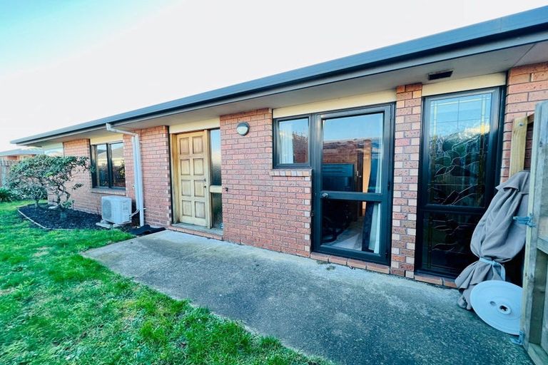 Photo of property in 98 Springs Road, Hornby, Christchurch, 8042