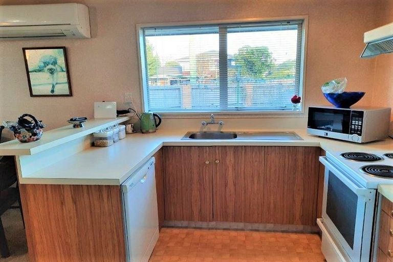 Photo of property in 52 Middlepark Road, Sockburn, Christchurch, 8042