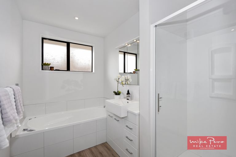 Photo of property in 34 Solomon Avenue, Redwood, Christchurch, 8051