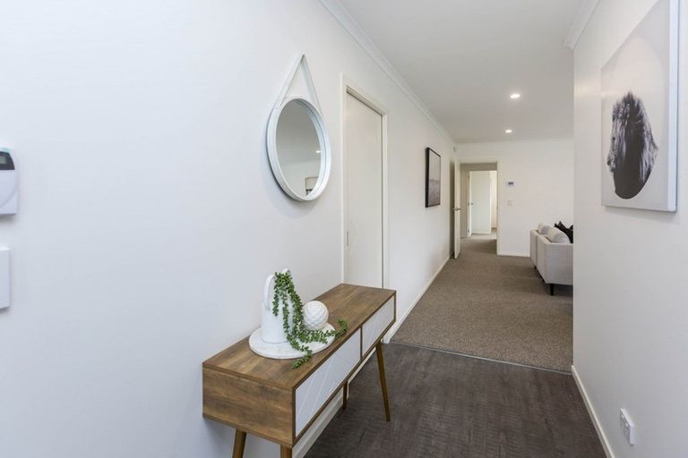 Photo of property in 8 Passchendaele Grove, Trentham, Upper Hutt, 5018