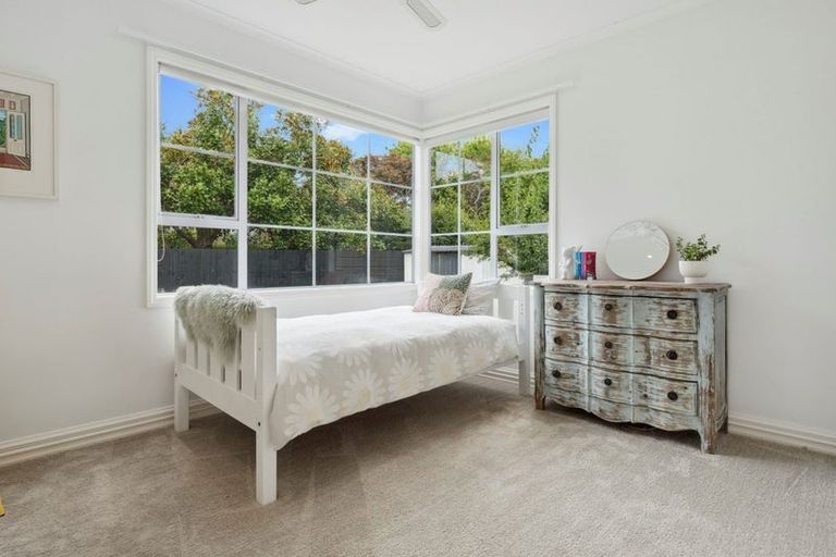 Photo of property in 27 Almond Grove, Greenhithe, Auckland, 0632