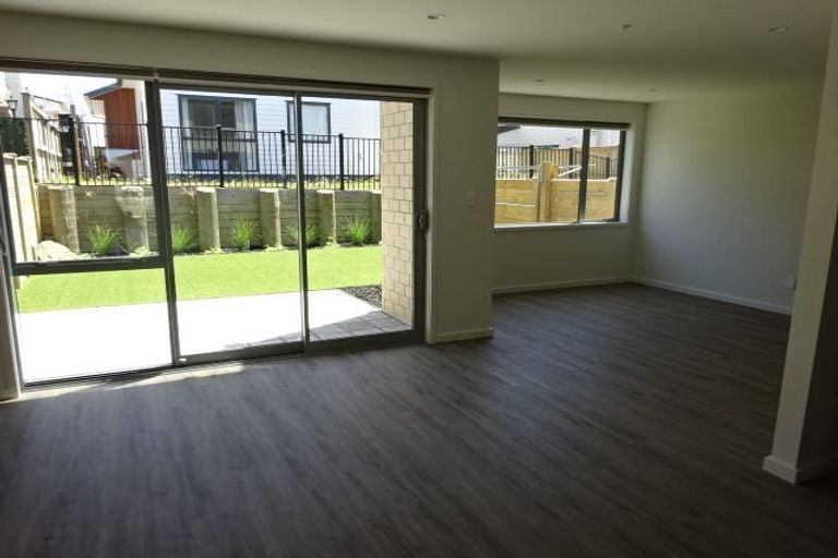 Photo of property in 13 Gunn Way, Hobsonville, Auckland, 0616