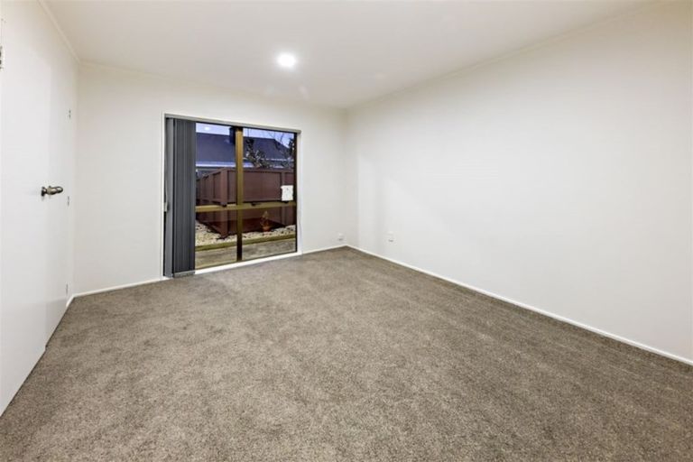 Photo of property in 2/16 Great South Road, Manurewa, Auckland, 2102