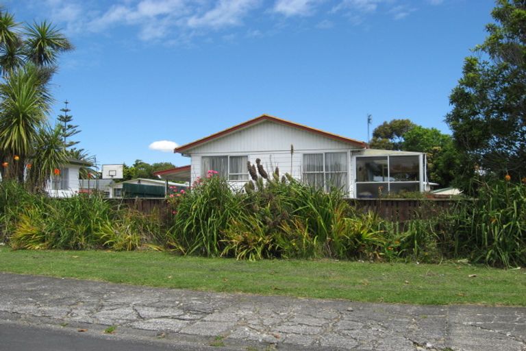 Photo of property in 11 Harwell Place, Mangere, Auckland, 2022