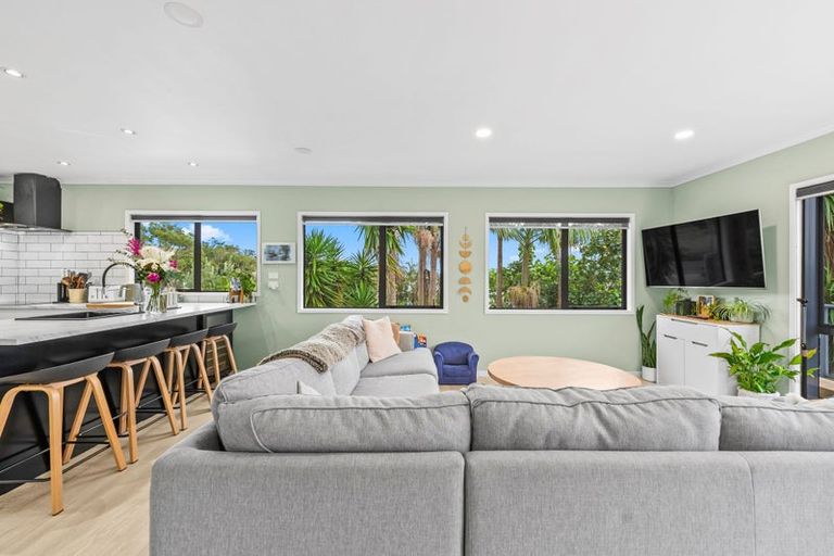 Photo of property in 381 Cove Road, Waipu, 0582