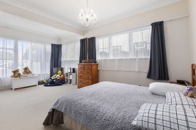 Photo of property in 23 Saint Ronans Avenue, Waterloo, Lower Hutt, 5011