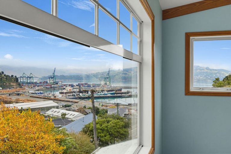 Photo of property in 9 Hawkhurst Road, Lyttelton, 8082