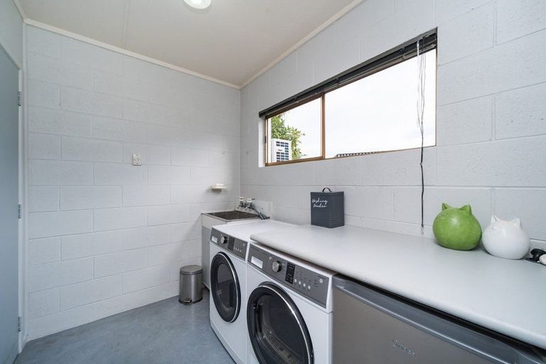 Photo of property in 32 Shelton Place, Feilding, 4702