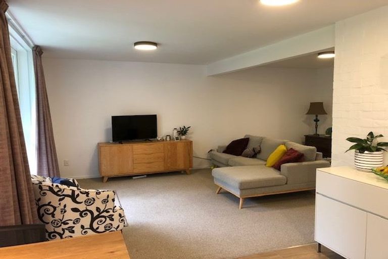 Photo of property in 141 Churton Drive, Churton Park, Wellington, 6037