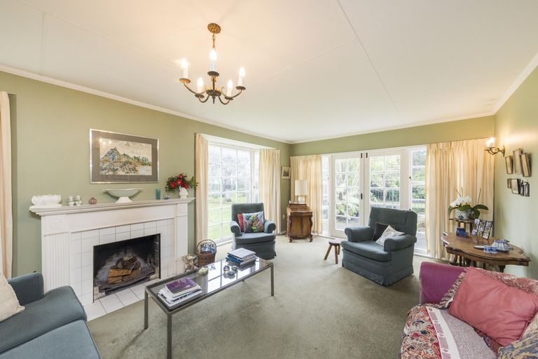 Photo of property in 40 Clifton Terrace, Fitzherbert, Palmerston North, 4410