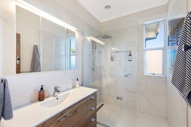 Photo of property in 9 Selwyn Street, Lower Vogeltown, New Plymouth, 4310