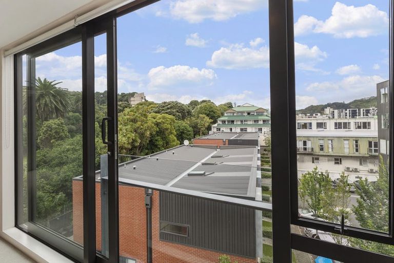 Photo of property in Nouvo Apartments, 4e/21 Rugby Street, Mount Cook, Wellington, 6021