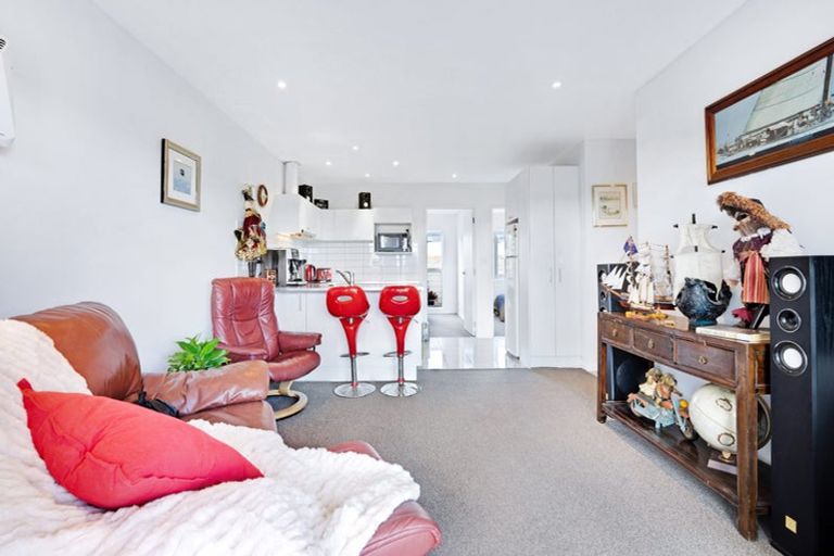 Photo of property in 18e/71 Spencer Road, Oteha, Auckland, 0632