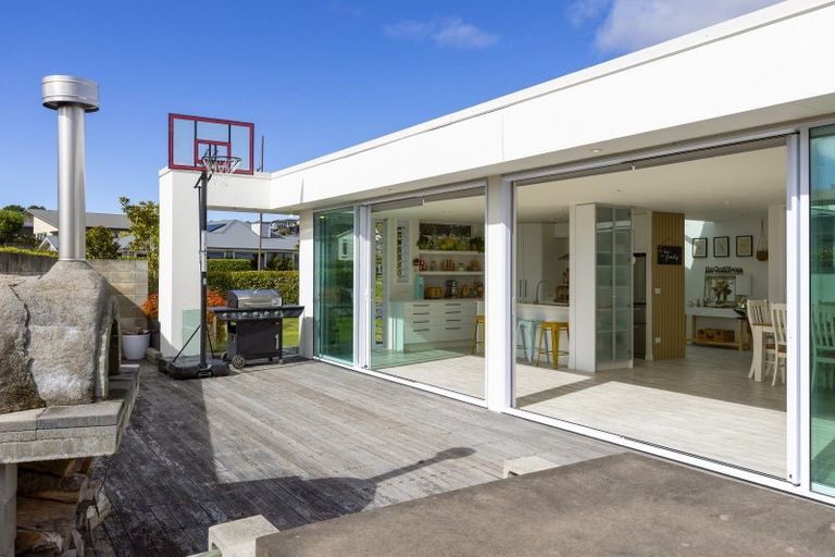 Photo of property in 15 Magnolia Rise, Waipahihi, Taupo, 3330
