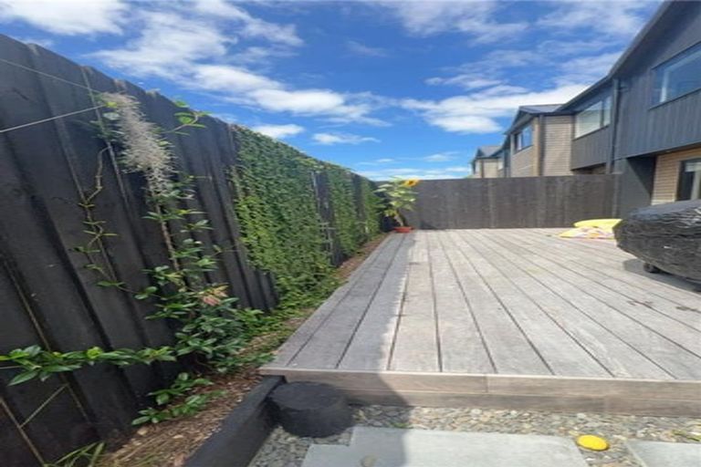 Photo of property in 16d Hamurana Place, Te Atatu Peninsula, Auckland, 0610