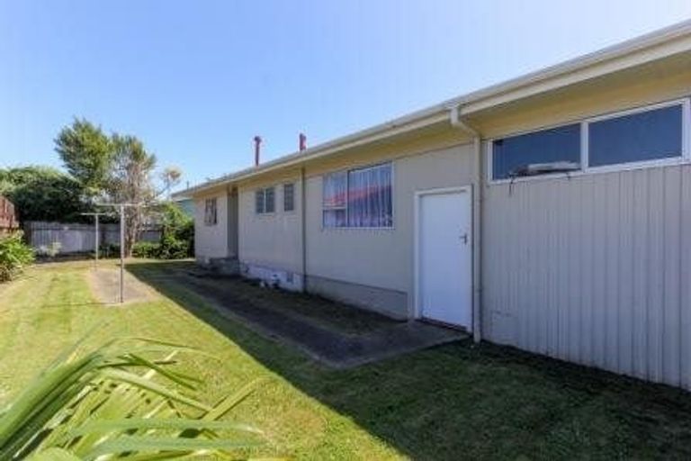 Photo of property in 9 Aratapu Street, Waitara, 4320