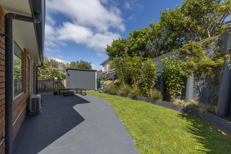 Photo of property in 8 Kaweka Close, Aotea, Porirua, 5024