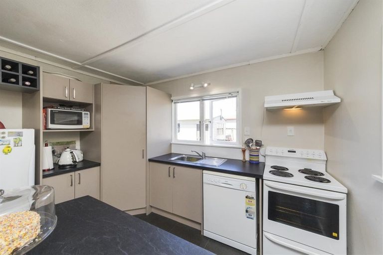 Photo of property in 2 Maunder Street, Marton, 4710