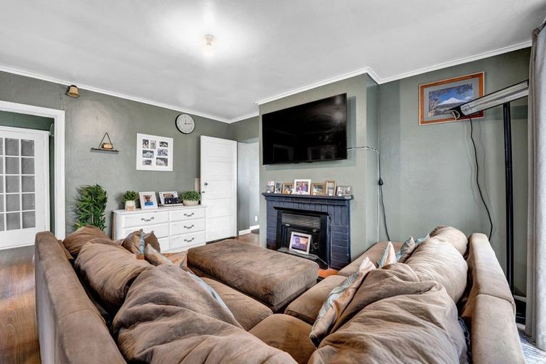 Photo of property in 2 Egmont Street, Patea, 4520