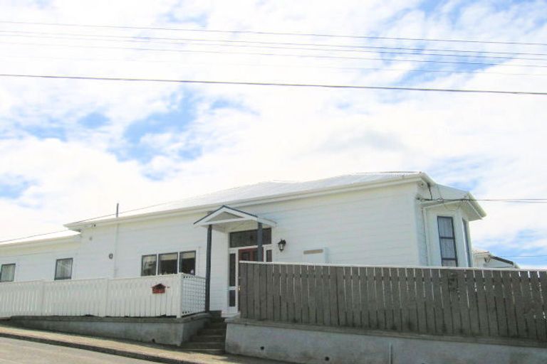 Photo of property in 2 Salisbury Terrace, Mount Cook, Wellington, 6021