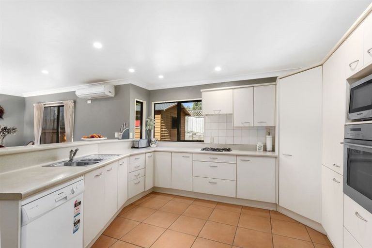 Photo of property in 30 Lanyon Place, Whitby, Porirua, 5024
