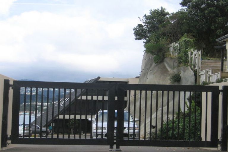 Photo of property in Shelley Bay Terraces, 8/61 Maupuia Road, Maupuia, Wellington, 6022