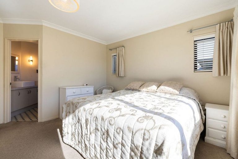 Photo of property in 51 Taylor Street, Cambridge, 3434