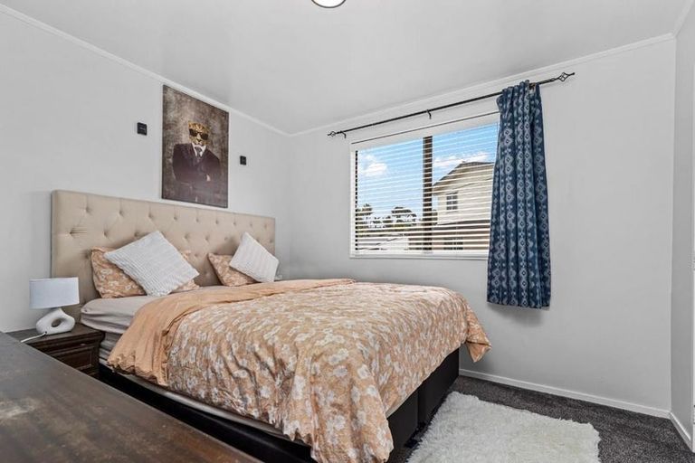 Photo of property in 8 Angeline Place, Massey, Auckland, 0614