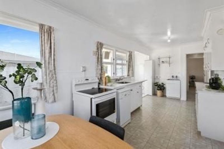 Photo of property in 5 Eton Place, Levin, 5510
