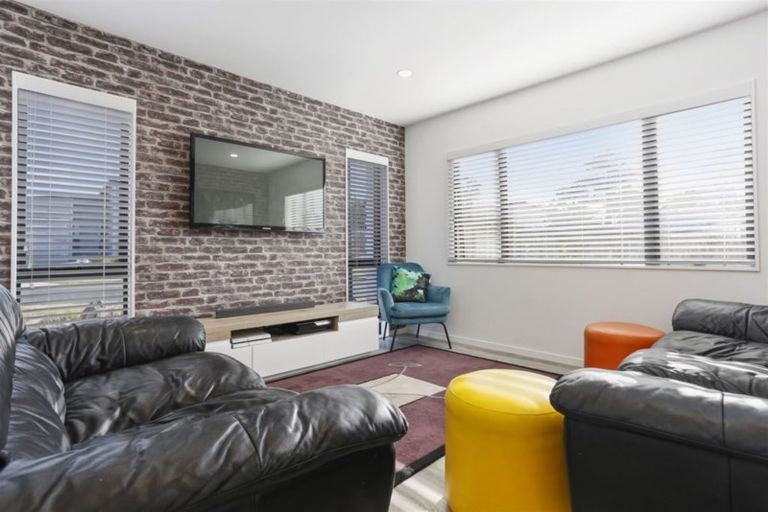 Photo of property in 6 Dida Park Drive, Kumeu, 0810