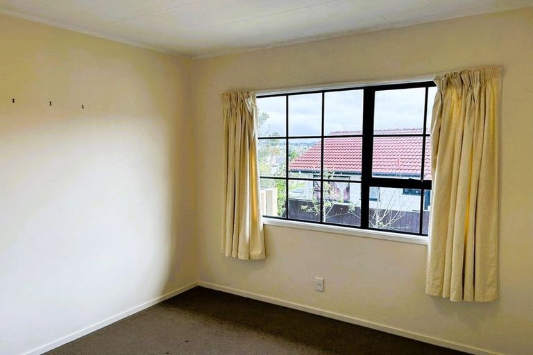 Photo of property in 69 Santiago Crescent, Unsworth Heights, Auckland, 0632