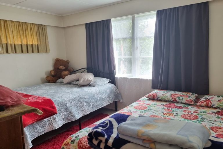 Photo of property in 57 Salford Street, Newlands, Wellington, 6037