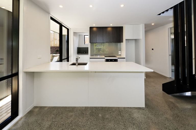 Photo of property in 36 Shah Place, Glen Eden, Auckland, 0602