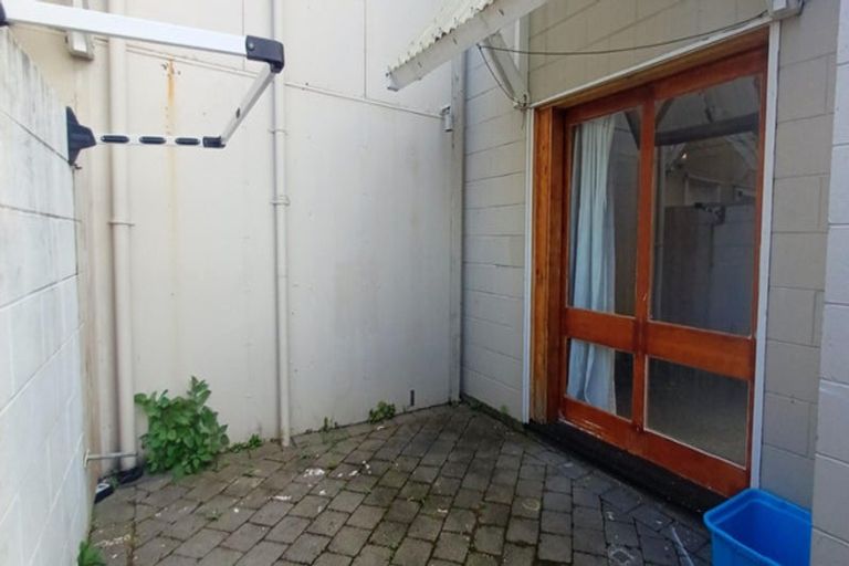 Photo of property in 3/118-122 Randwick Road, Moera, Lower Hutt, 5010