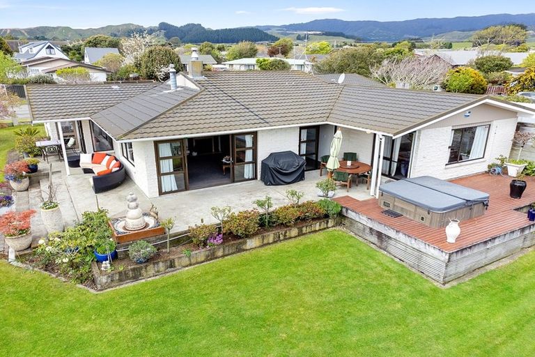 Photo of property in 39 Oriwa Crescent, Otaki, 5512