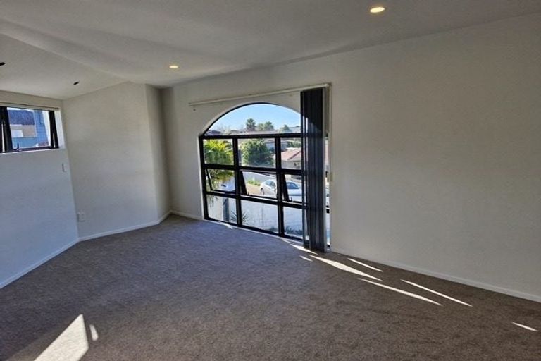Photo of property in 12 Westergrove Place, West Harbour, Auckland, 0618