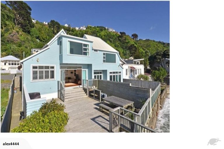 Photo of property in 255 Queens Drive, Lyall Bay, Wellington, 6022