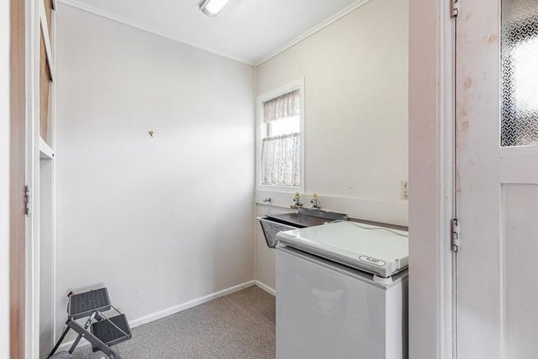 Photo of property in 32 Edwards Avenue, Henderson, Auckland, 0610