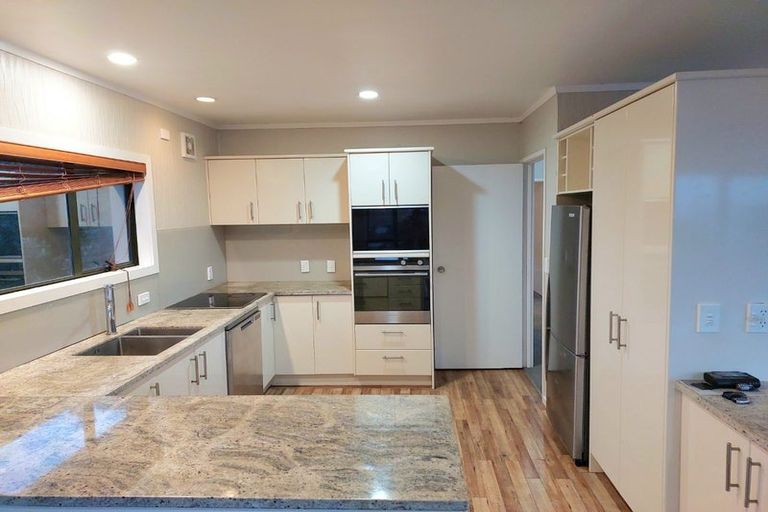 Photo of property in 2a Korotaha Terrace, Rothesay Bay, Auckland, 0630