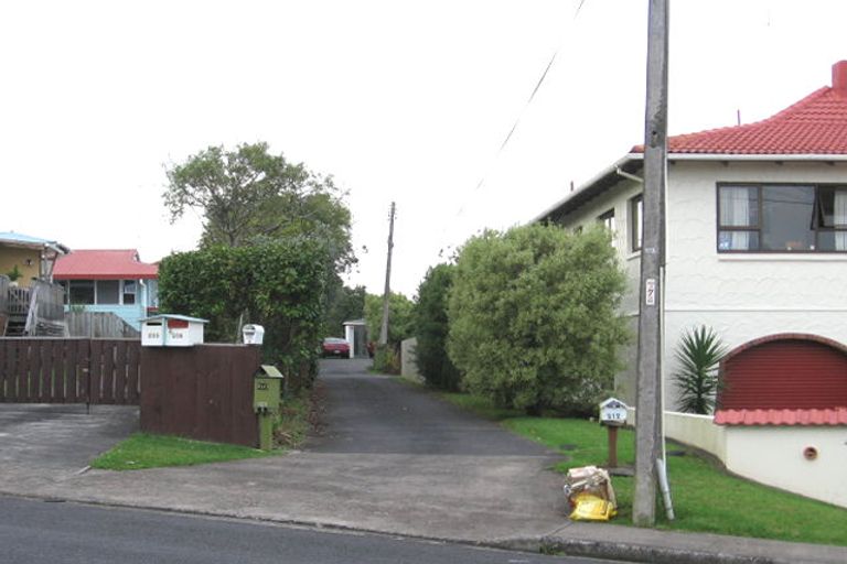Photo of property in 1/208 Royal Road, Massey, Auckland, 0614