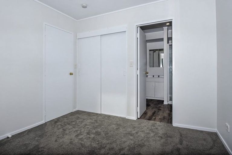 Photo of property in 18 Roberts Road, Te Atatu South, Auckland, 0610