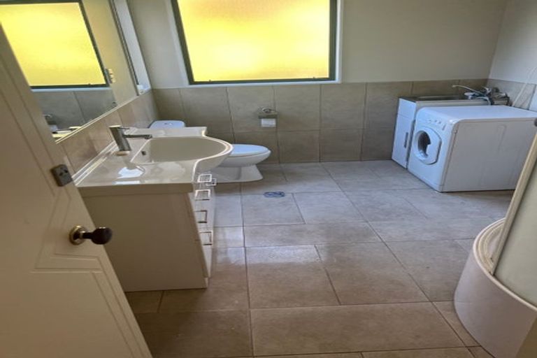 Photo of property in 6 David Beattie Place, Chatswood, Auckland, 0626